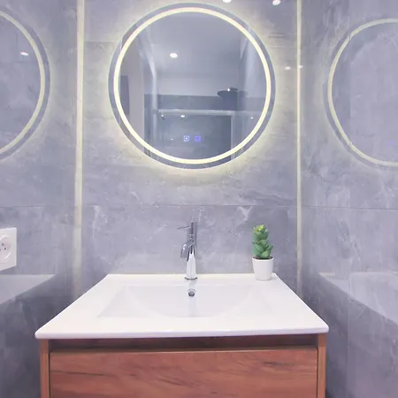 Luxury 3-bedroom In Hyper Centre Air Con Lift Apartman *