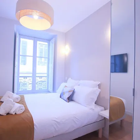 Luxury 3-bedroom In Hyper Centre Air Con Lift Apartman