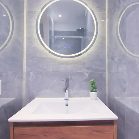 Luxury 3-bedroom In Hyper Centre Air Con Lift