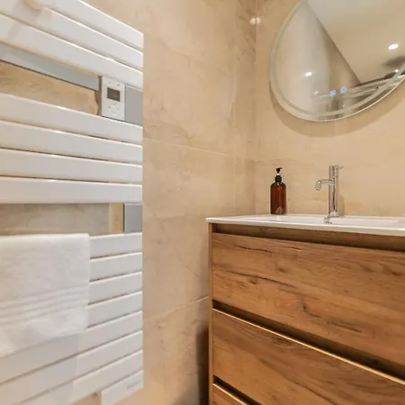 Luxury 3-bedroom In Hyper Centre Air Con Lift