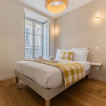 Luxury 3-bedroom In Hyper Centre Air Con Lift