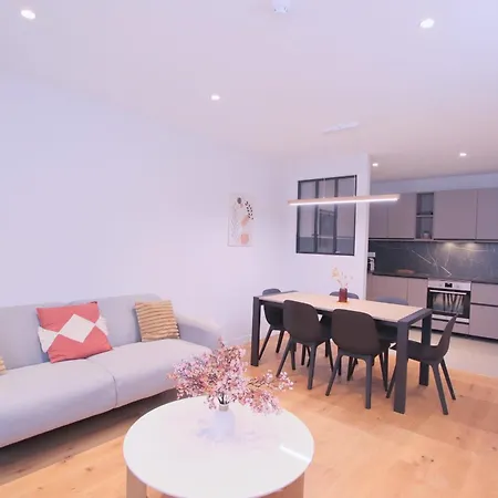 Luxury 3-bedroom In Hyper Centre Air Con Lift Apartman
